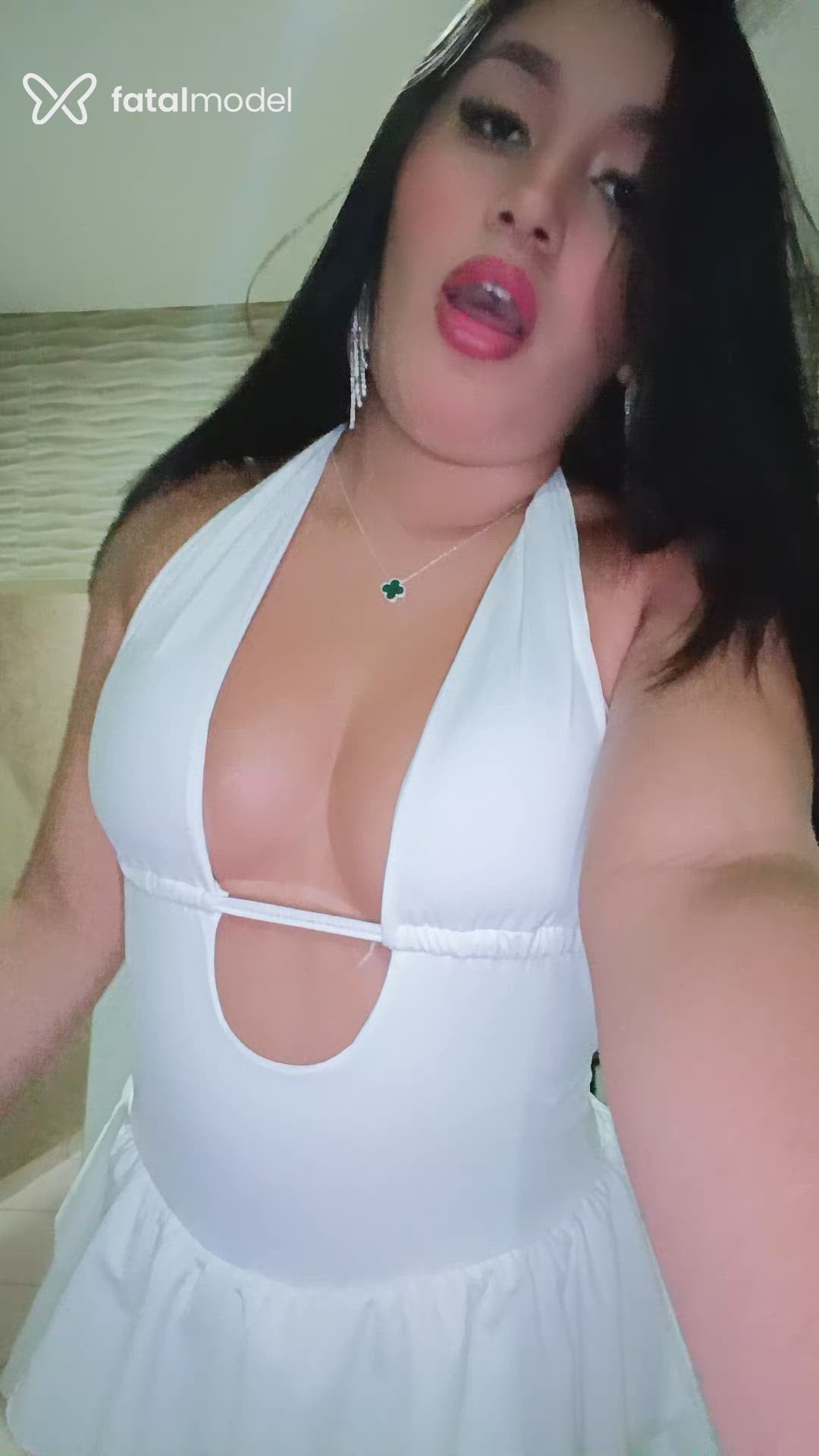 Acompanhante mulher morena (o) de olhos castanhos - Niccoli Acompanhante mulher morena (o) de olhos castanhos - Niccoli