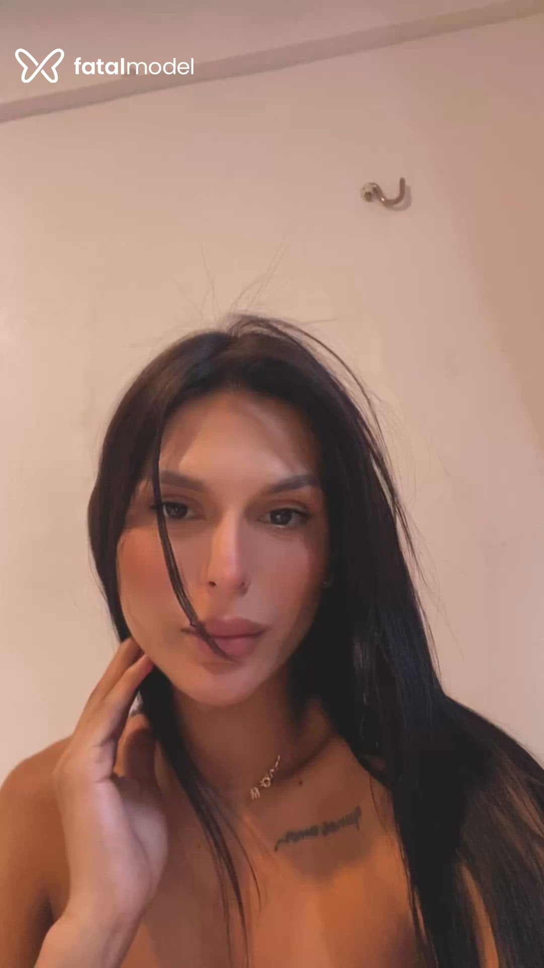 Acompanhante mulher trans morena (o) de olhos castanhos - Lara Mondoni