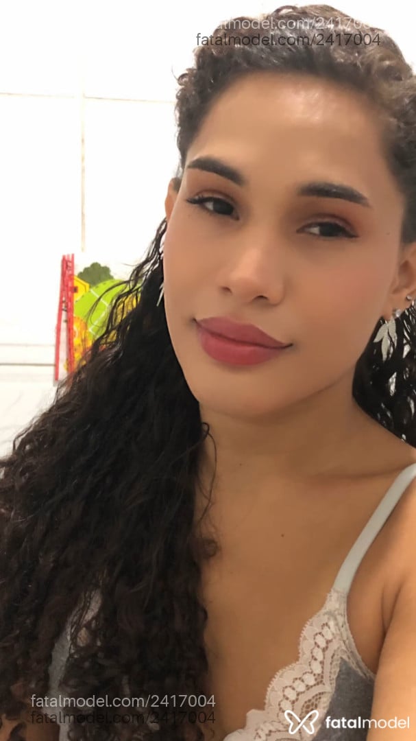 Acompanhante mulher trans morena (o) de olhos castanhos - Bella