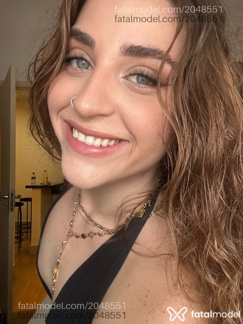 Acompanhante mulher loira (o) de olhos azuis - Melissa