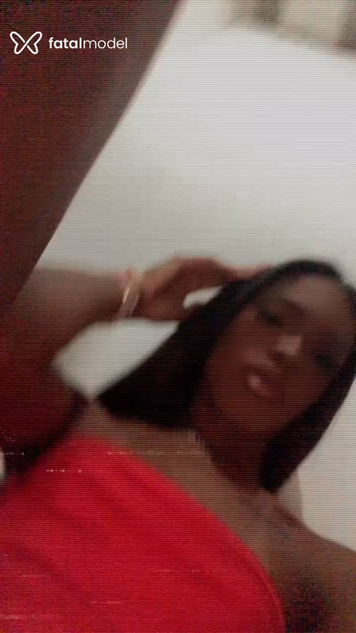 Acompanhante mulher trans morena (o) de olhos castanhos - Bia Lacerda