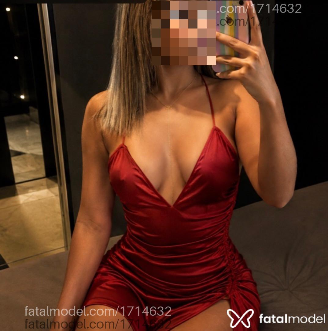 Acompanhante mulher loira (o) de olhos cinza - Júlia