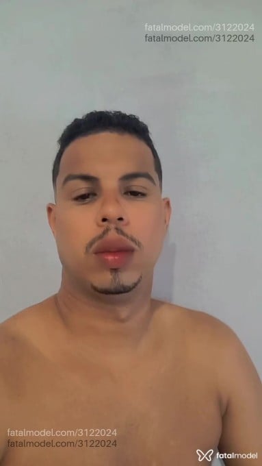 Acompanhante homem com cabelo castanho de olhos castanhos - Kaikão Acompanhante homem com cabelo castanho de olhos castanhos - Kaikão