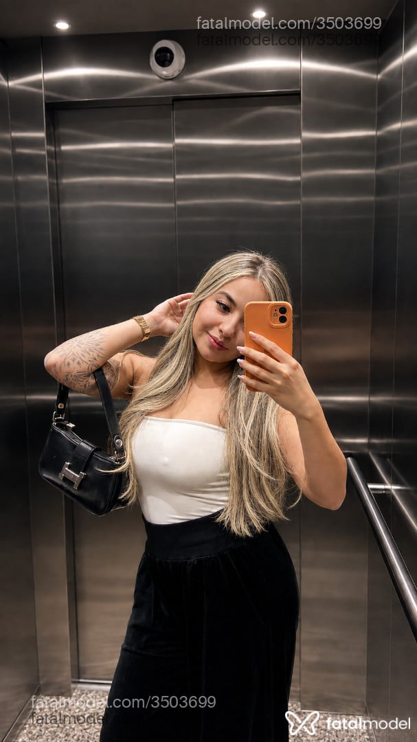 Acompanhante mulher loira (o) de olhos verdes - Clara
