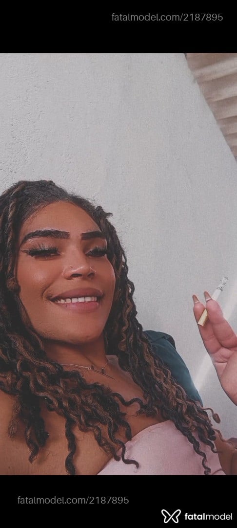 Acompanhante mulher trans morena (o) de olhos pretos - Travestiversatil
