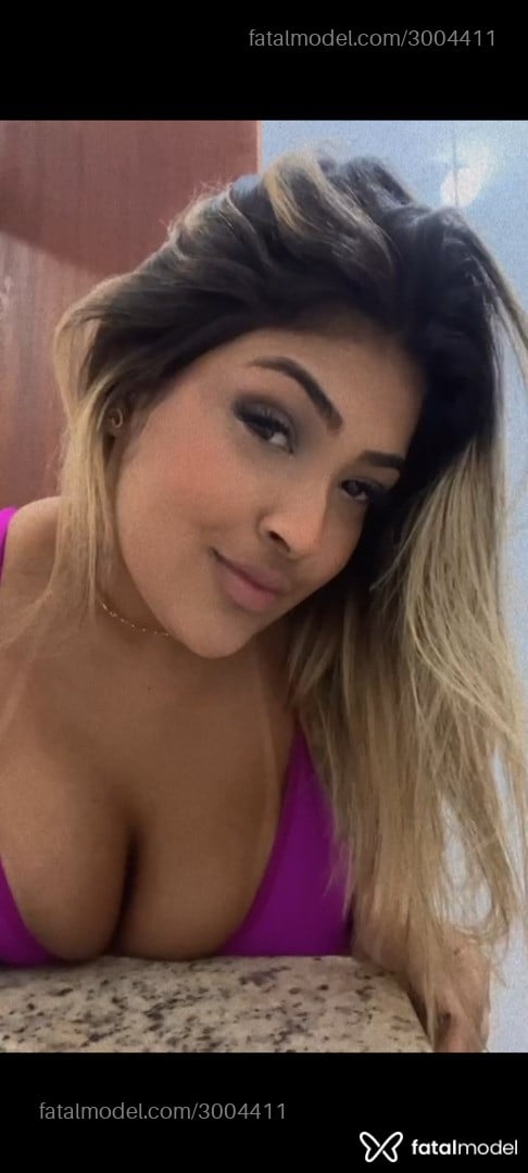 Acompanhante mulher loira (o) de olhos pretos - Bela