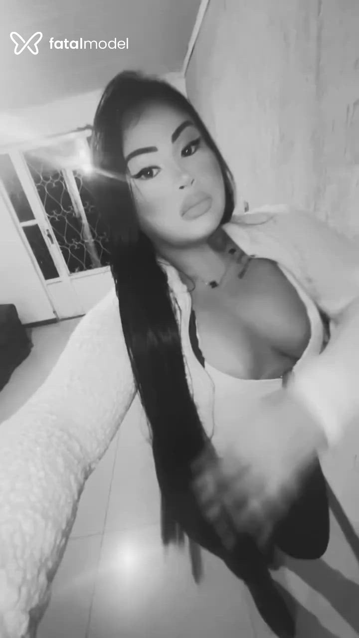 Acompanhante mulher morena (o) de olhos pretos - Isabela Azambuja