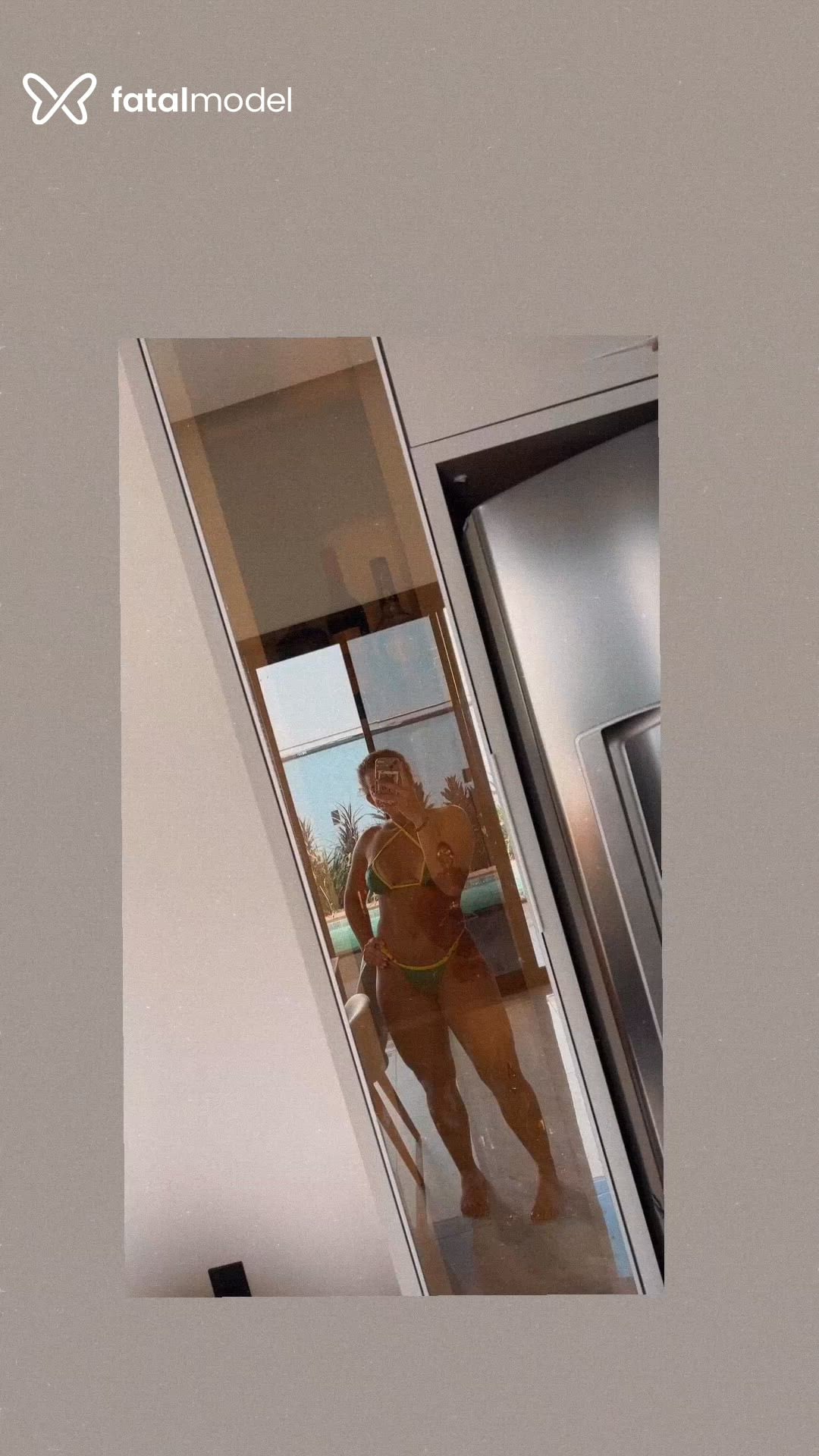Acompanhante mulher com cabelo castanho de olhos verdes - Juliana