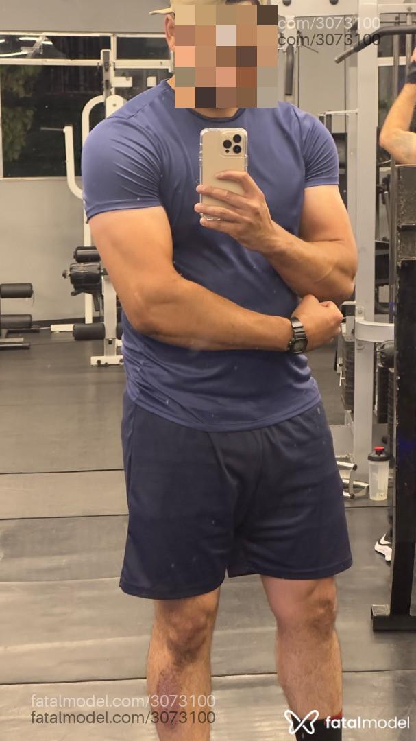 Acompanhante homem com cabelo castanho de olhos castanhos - Toretto