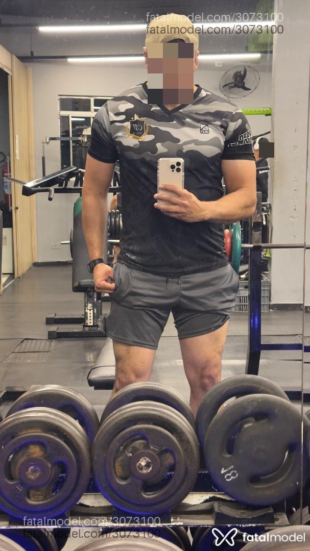 Acompanhante homem com cabelo castanho de olhos castanhos - Toretto