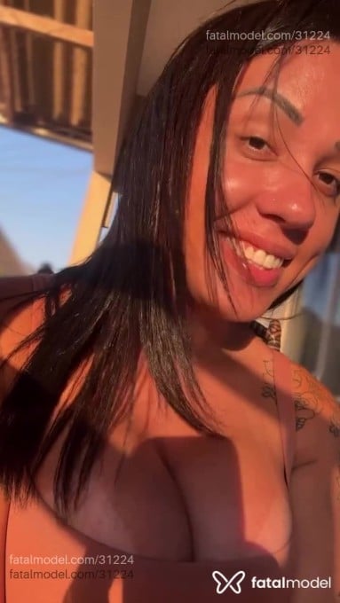 Acompanhante mulher trans morena (o) de olhos castanhos em Jaraguá do Sul - Morena