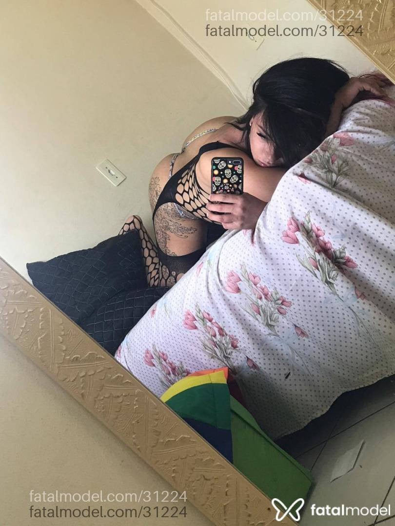 Acompanhante mulher trans morena (o) de olhos castanhos em Jaraguá do Sul - Morena