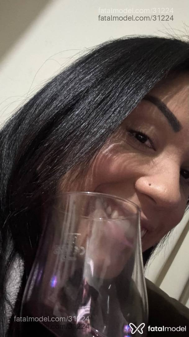 Acompanhante mulher trans morena (o) de olhos castanhos - Morena