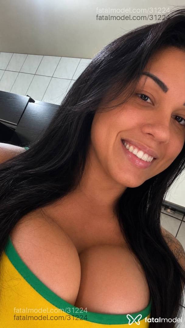 Acompanhante mulher trans morena (o) de olhos castanhos - Morena