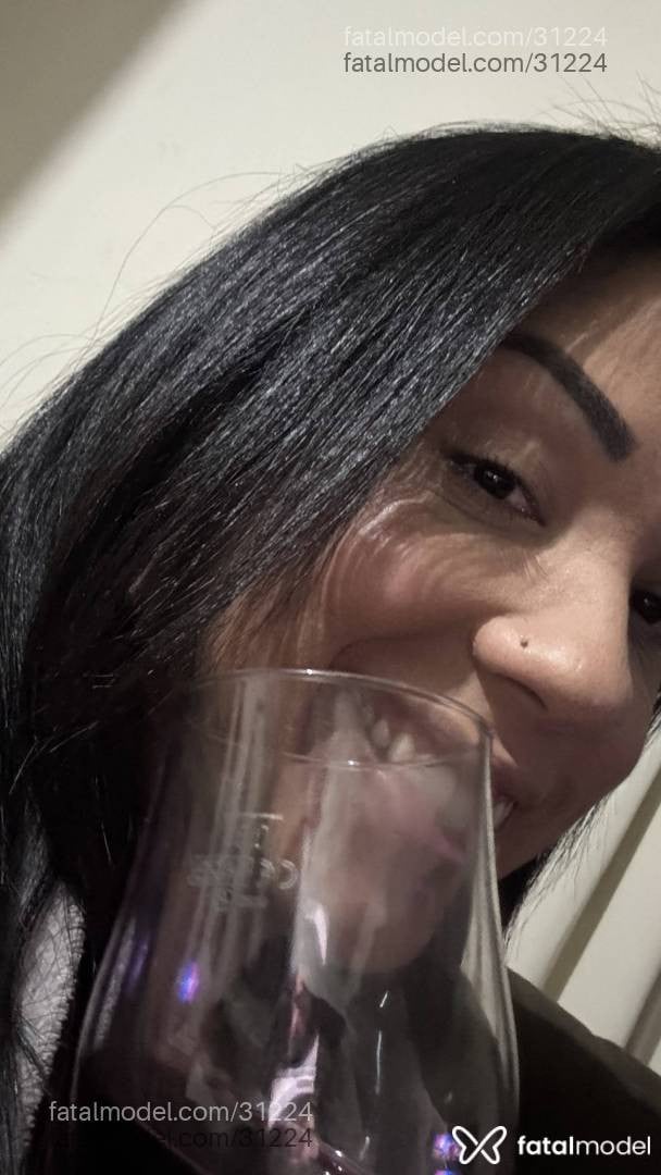 Acompanhante mulher trans morena (o) de olhos castanhos - Morena