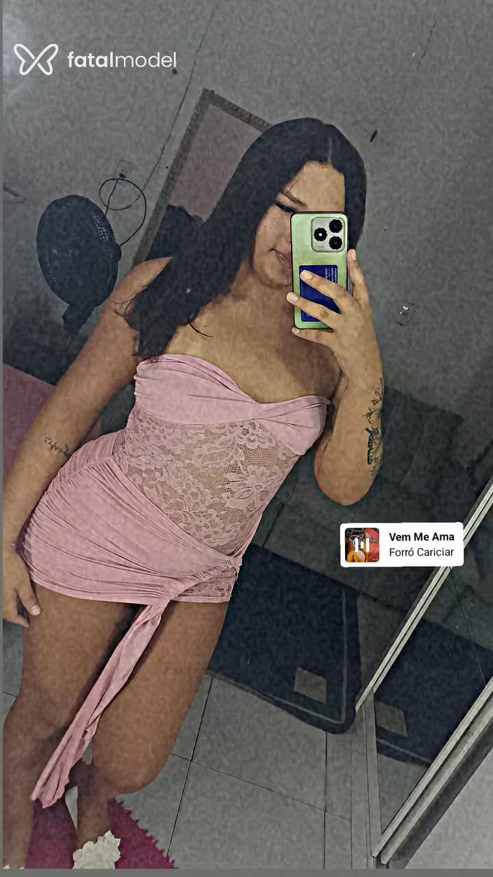 Acompanhante mulher trans com cabelo castanho de olhos pretos - Gabriela