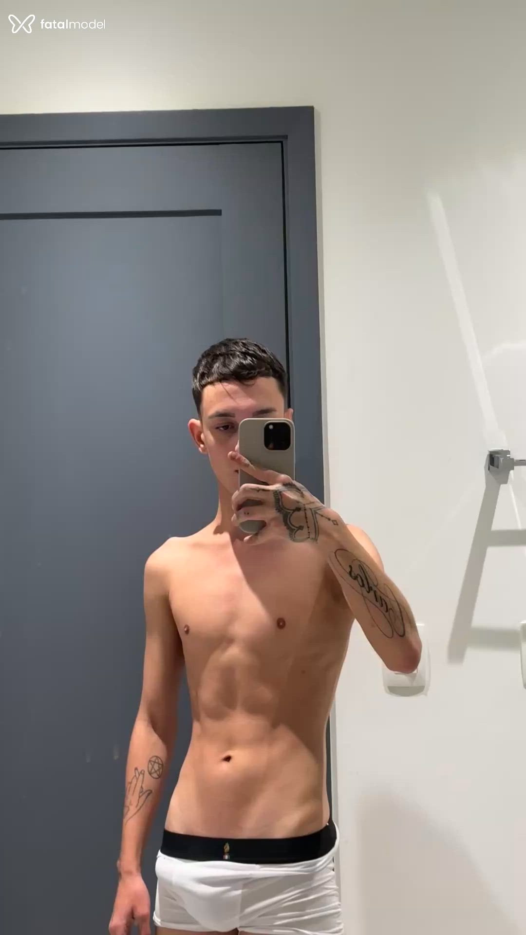 Acompanhante homem com cabelo castanho de olhos mel - Alvaro