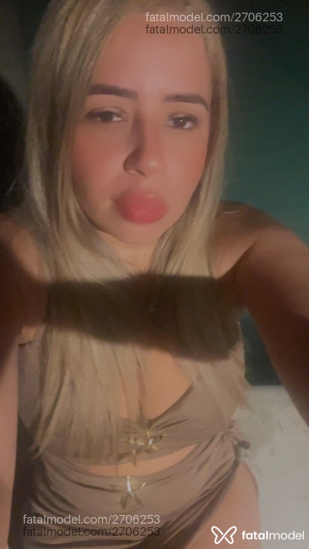 Acompanhante mulher loira (o) de olhos mel - ágata Pimetel