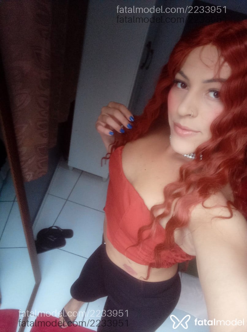 Acompanhante mulher trans morena (o) de olhos castanhos - Taty Stupp