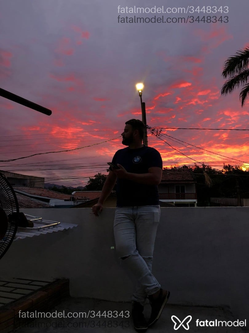 Acompanhante homem com cabelo grisalho de olhos verdes - Felipe Motta