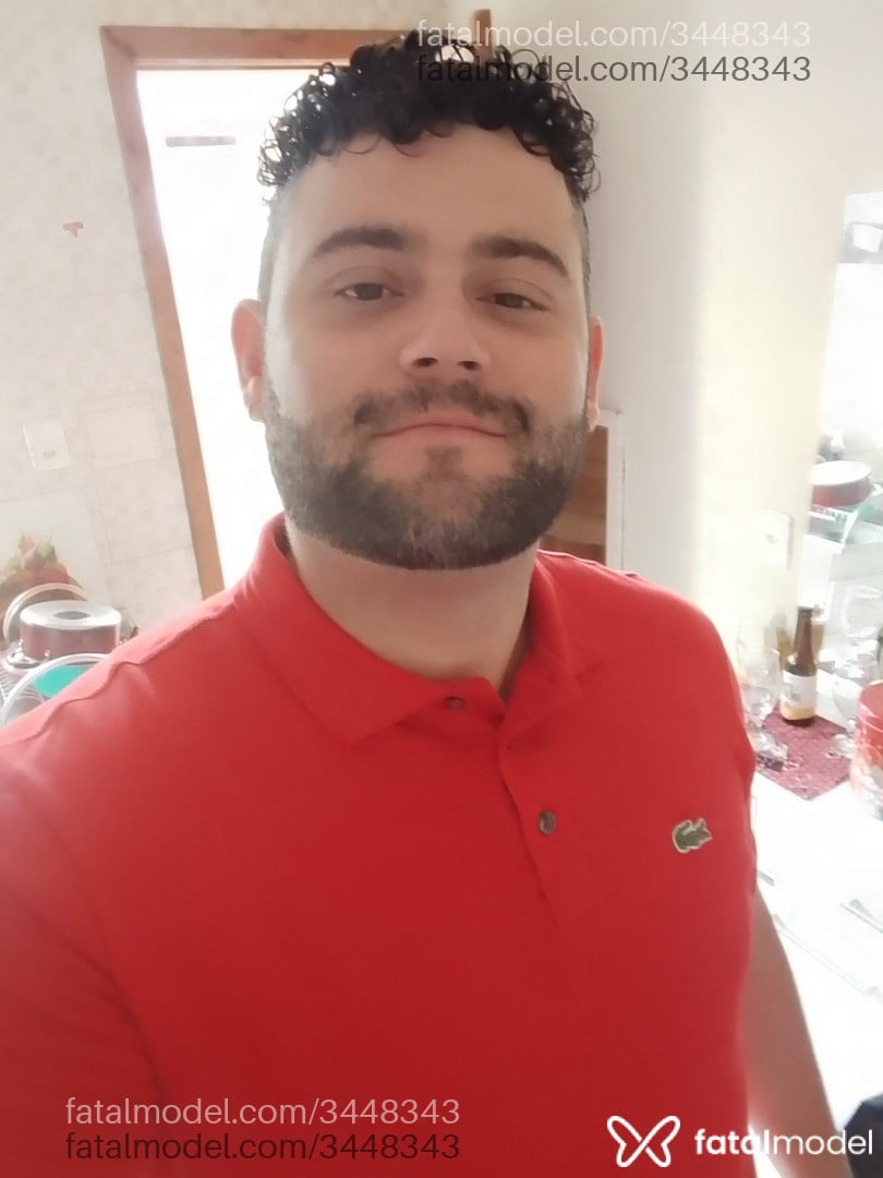 Acompanhante homem com cabelo grisalho de olhos verdes - Felipe Motta