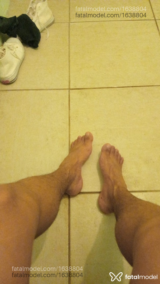 Acompanhante homem com cabelo castanho de olhos castanhos - Narciso