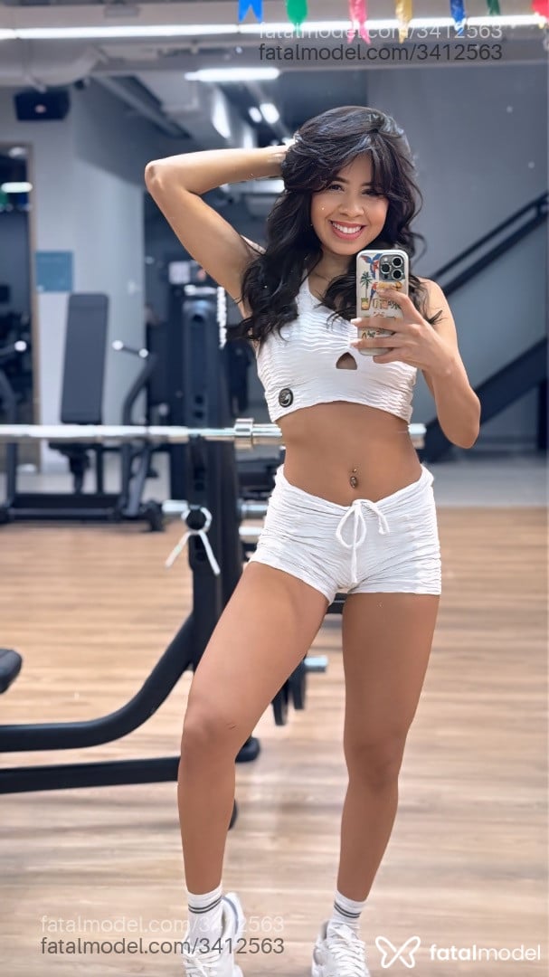 Acompanhante mulher morena (o) de olhos pretos - Itamara Flores