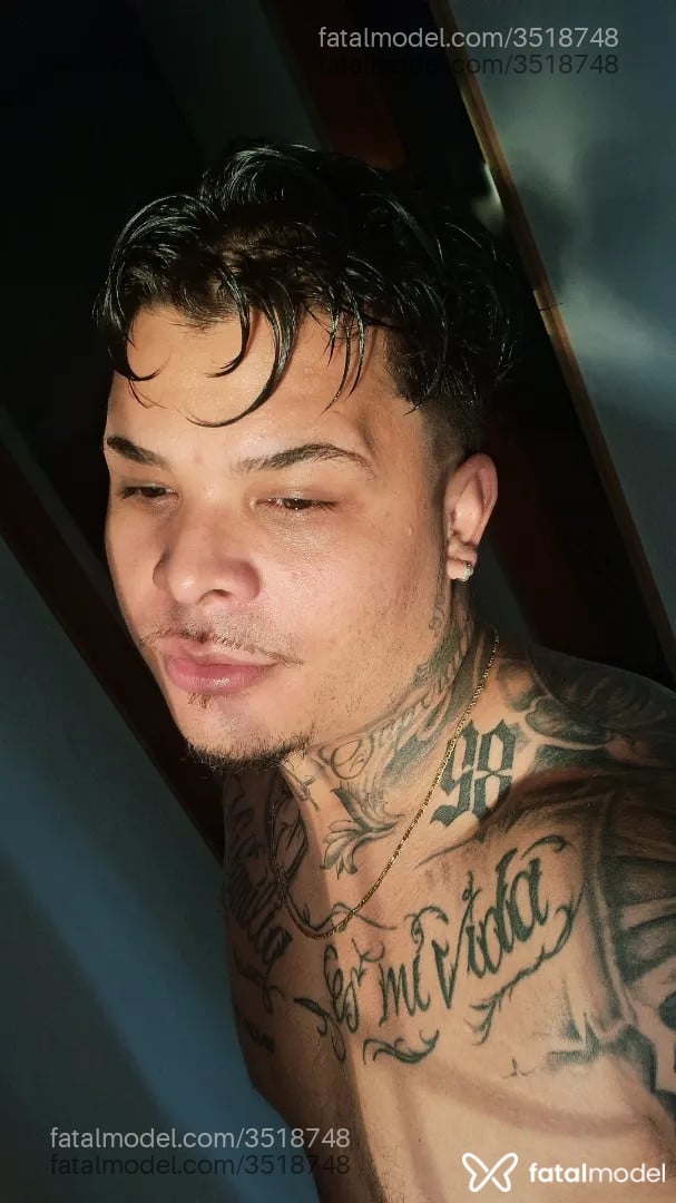 Acompanhante homem com cabelo castanho de olhos castanhos - Matheus