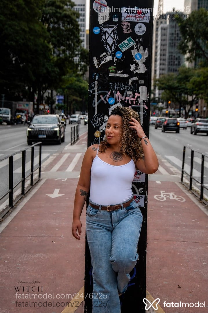 Acompanhante mulher loira (o) de olhos castanhos - Maria Madalena