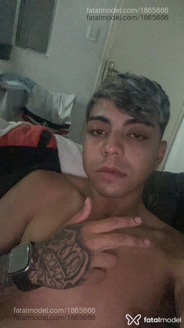 Acompanhante homem com cabelo castanho de olhos castanhos - Marco
