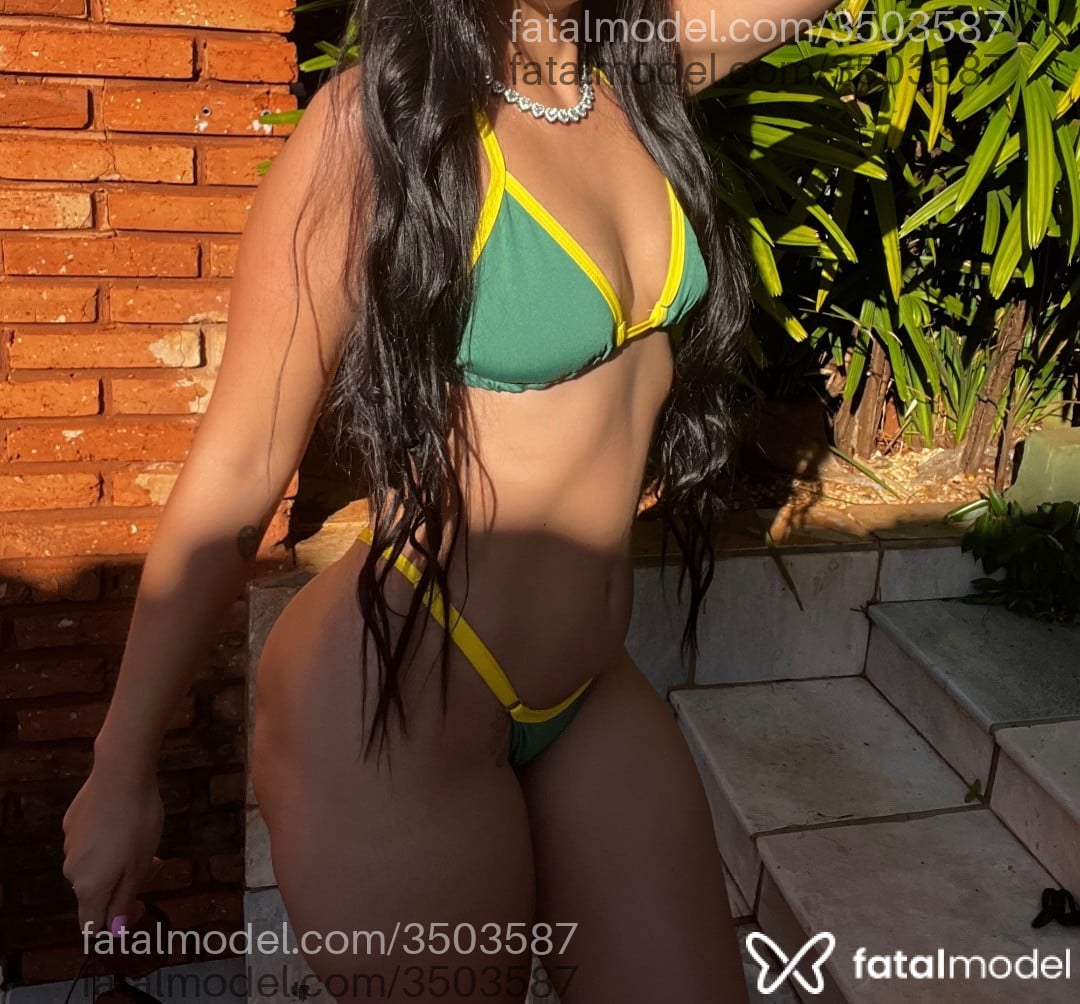 Acompanhante mulher morena (o) de olhos castanhos - Paloma Acompanhante mulher morena (o) de olhos castanhos - Paloma