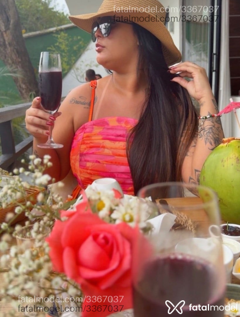 Acompanhante mulher morena (o) de olhos castanhos - Maya