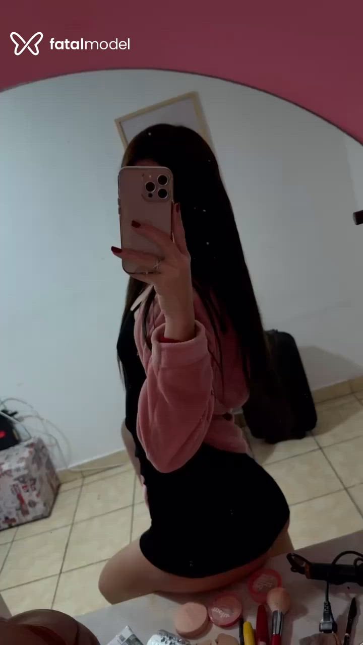 Acompanhante mulher trans com cabelo colorido de olhos castanhos - Mirela