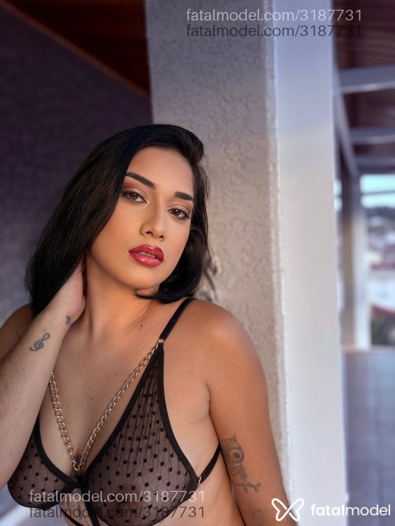 Acompanhante mulher morena (o) de olhos castanhos - Letícia
