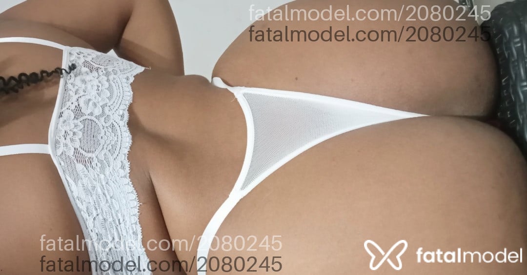 Acompanhante mulher com cabelo castanho de olhos castanhos - Pamela Nayara
