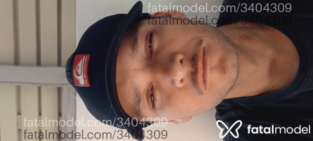 Acompanhante homem com cabelo castanho de olhos castanhos - Léo