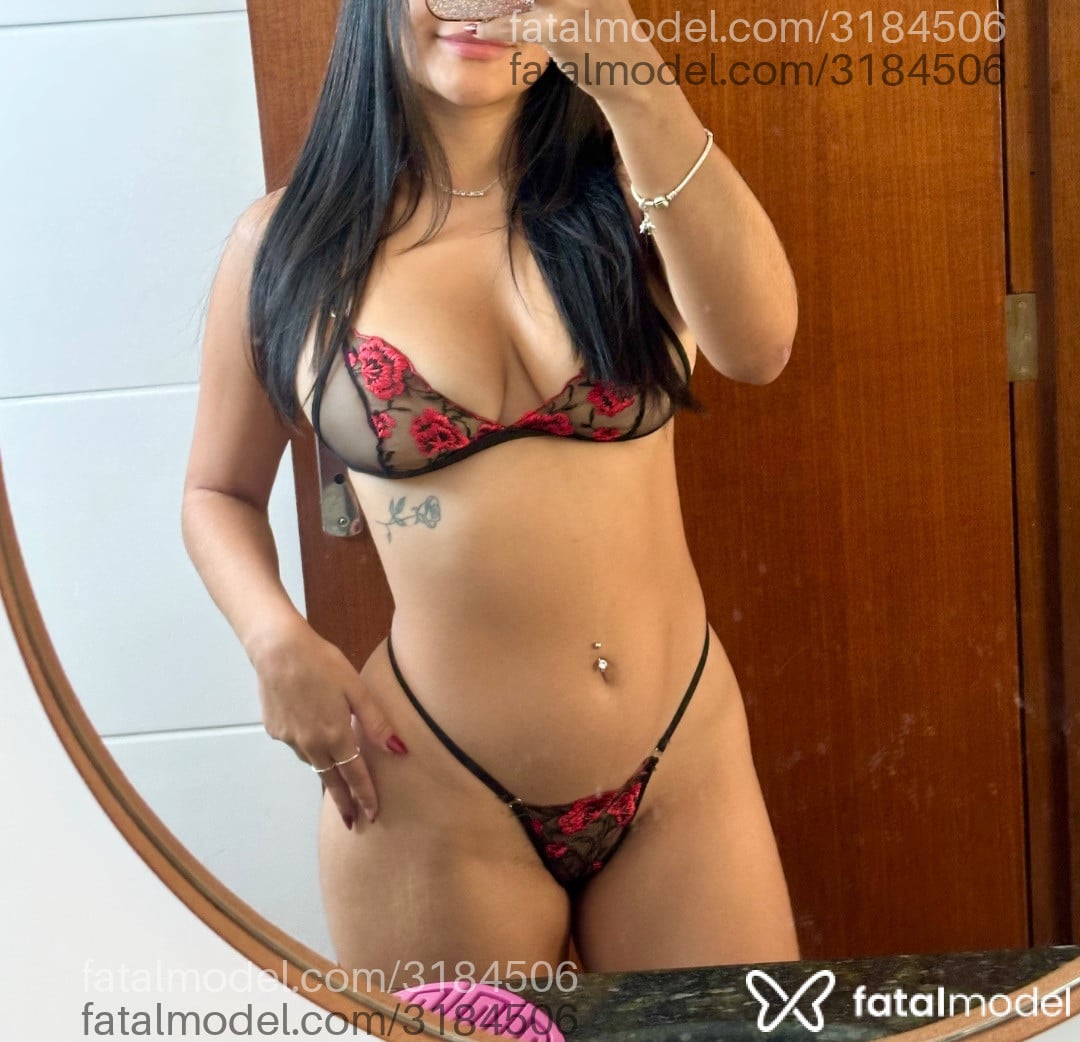 Acompanhante mulher morena (o) de olhos castanhos - Vitória