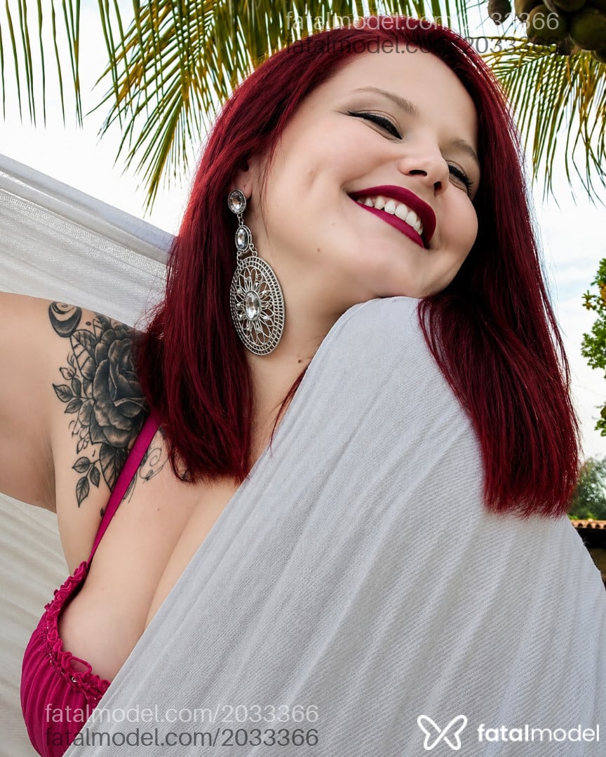 Acompanhante mulher ruiva (o) de olhos mel - Natiele Charllot