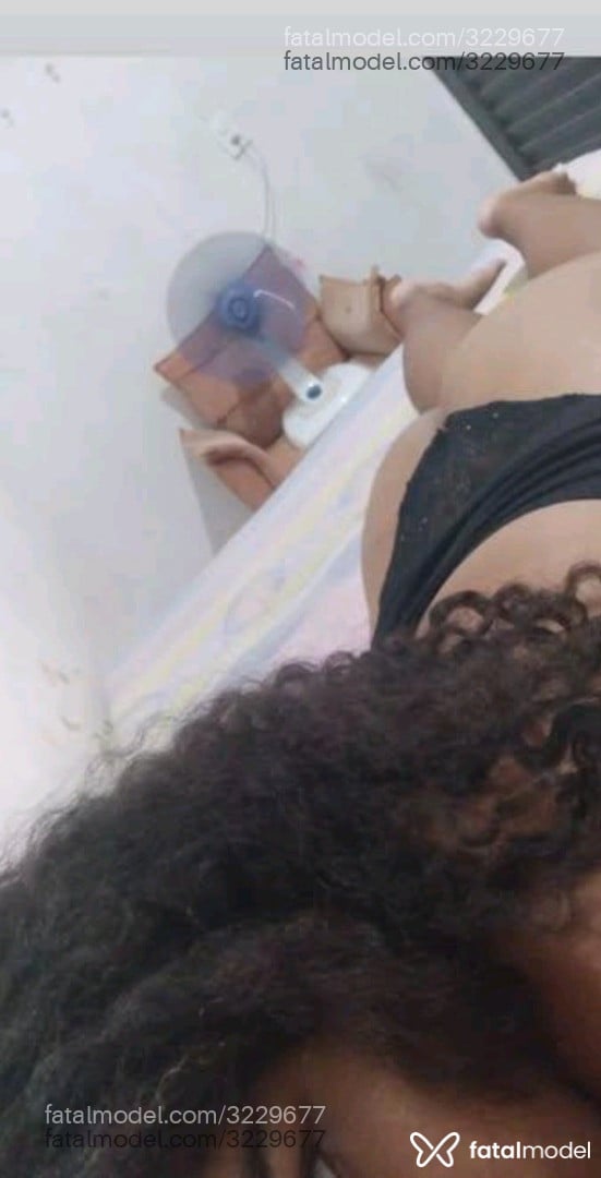 Acompanhante mulher com cabelo castanho de olhos pretos - Morena