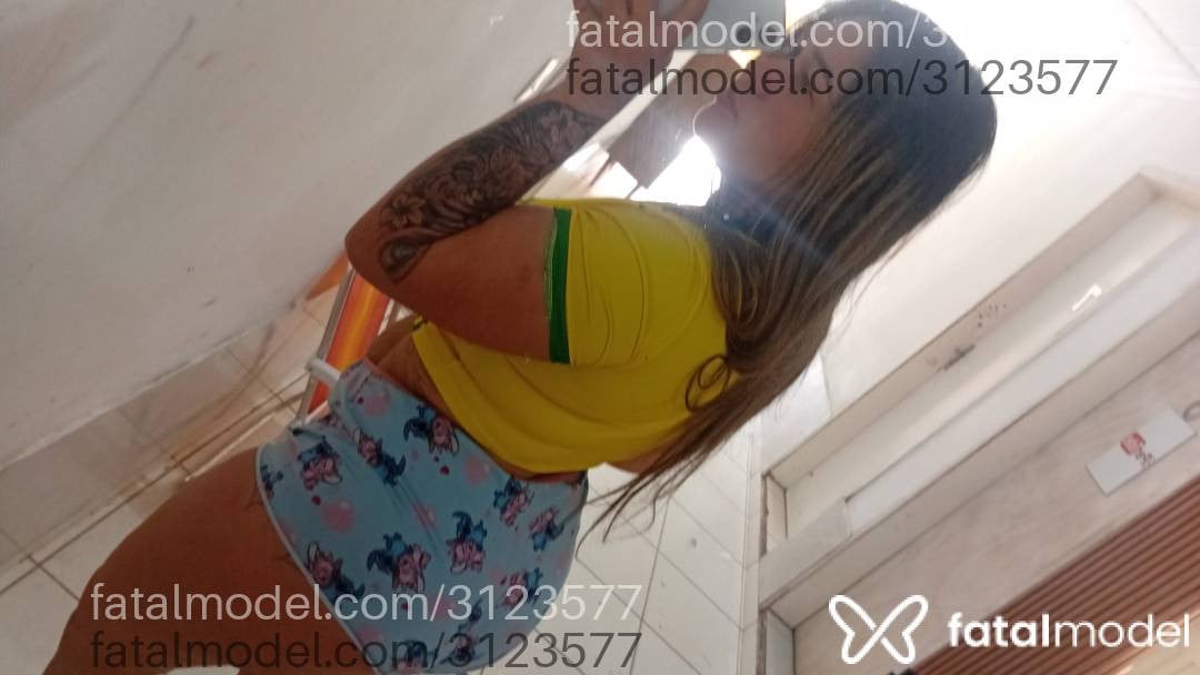 Acompanhante mulher loira (o) de olhos castanhos - Lunna