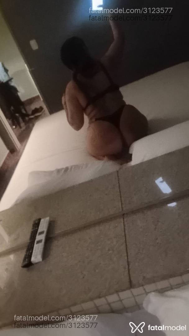 Acompanhante mulher loira (o) de olhos castanhos - Lunna