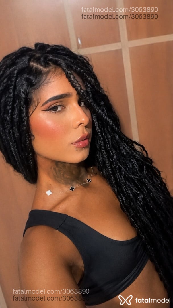 Acompanhante mulher trans morena (o) de olhos pretos - Luiza Lopes