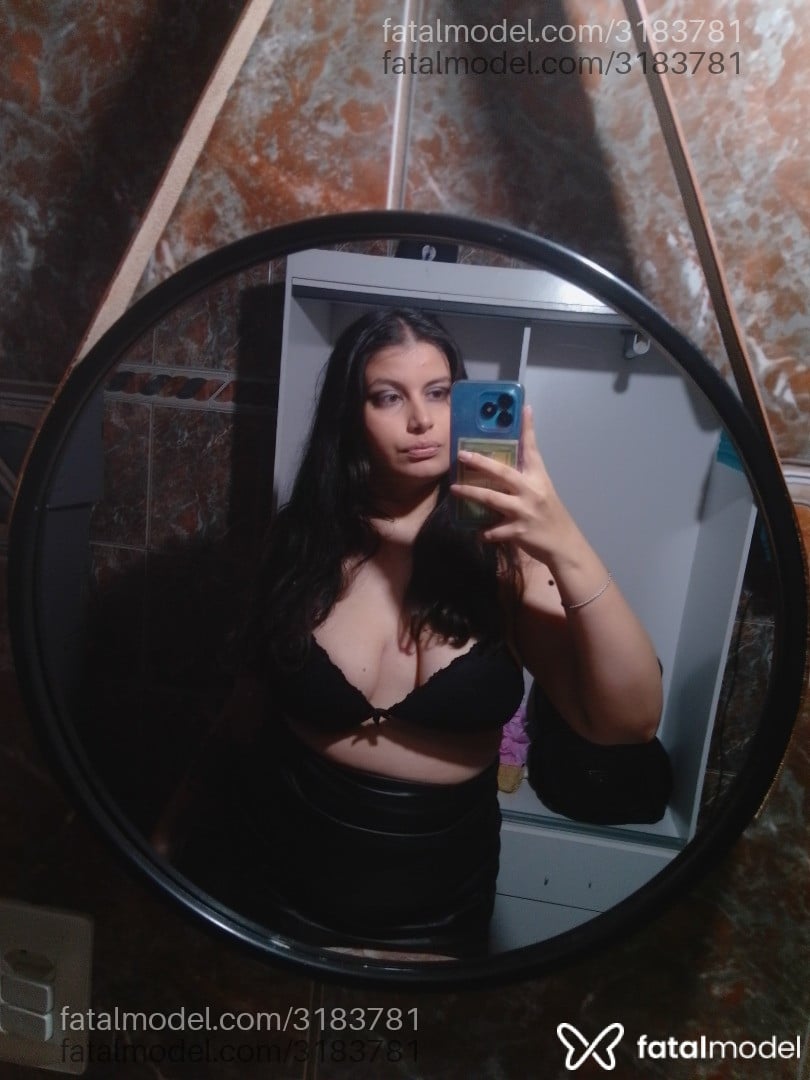 Acompanhante mulher com cabelo castanho de olhos mel - Maya Bellini