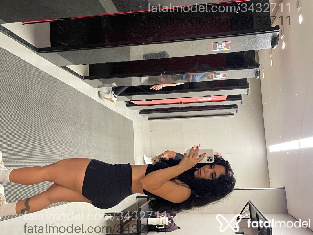 Acompanhante mulher morena (o) de olhos castanhos - Amora Acompanhante mulher morena (o) de olhos castanhos - Amora