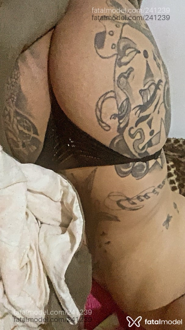 Acompanhante mulher trans loira (o) de olhos castanhos - Barbara Andira