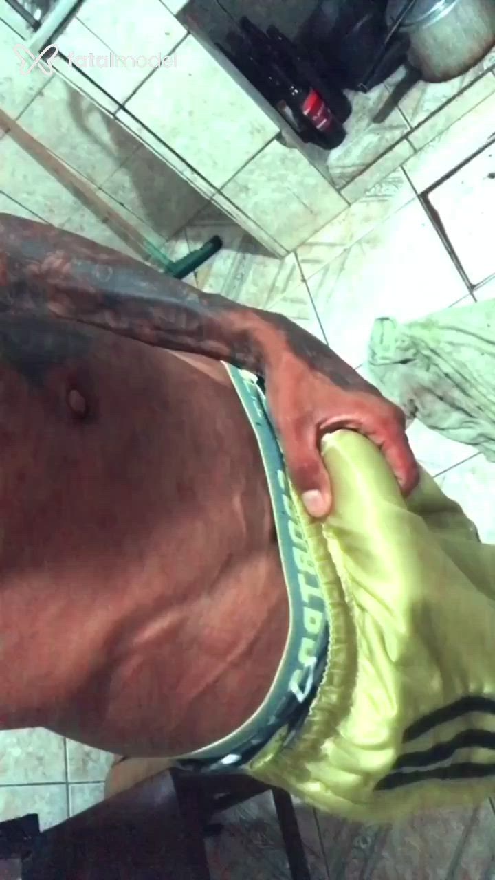 Acompanhante homem morena (o) de olhos pretos - Pretinho