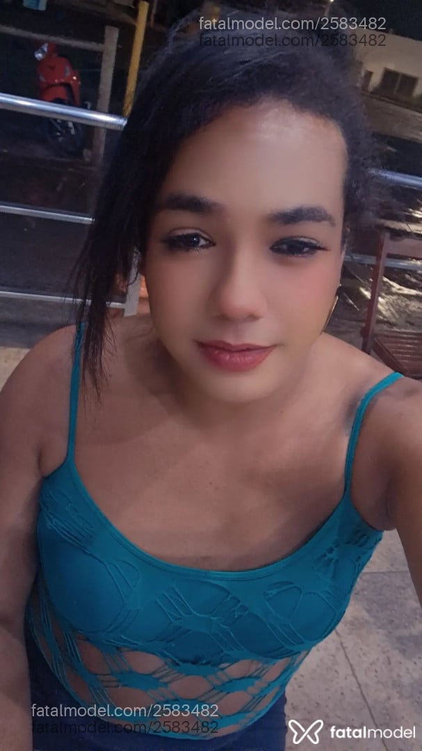 Acompanhante mulher trans morena (o) de olhos castanhos - Theffy