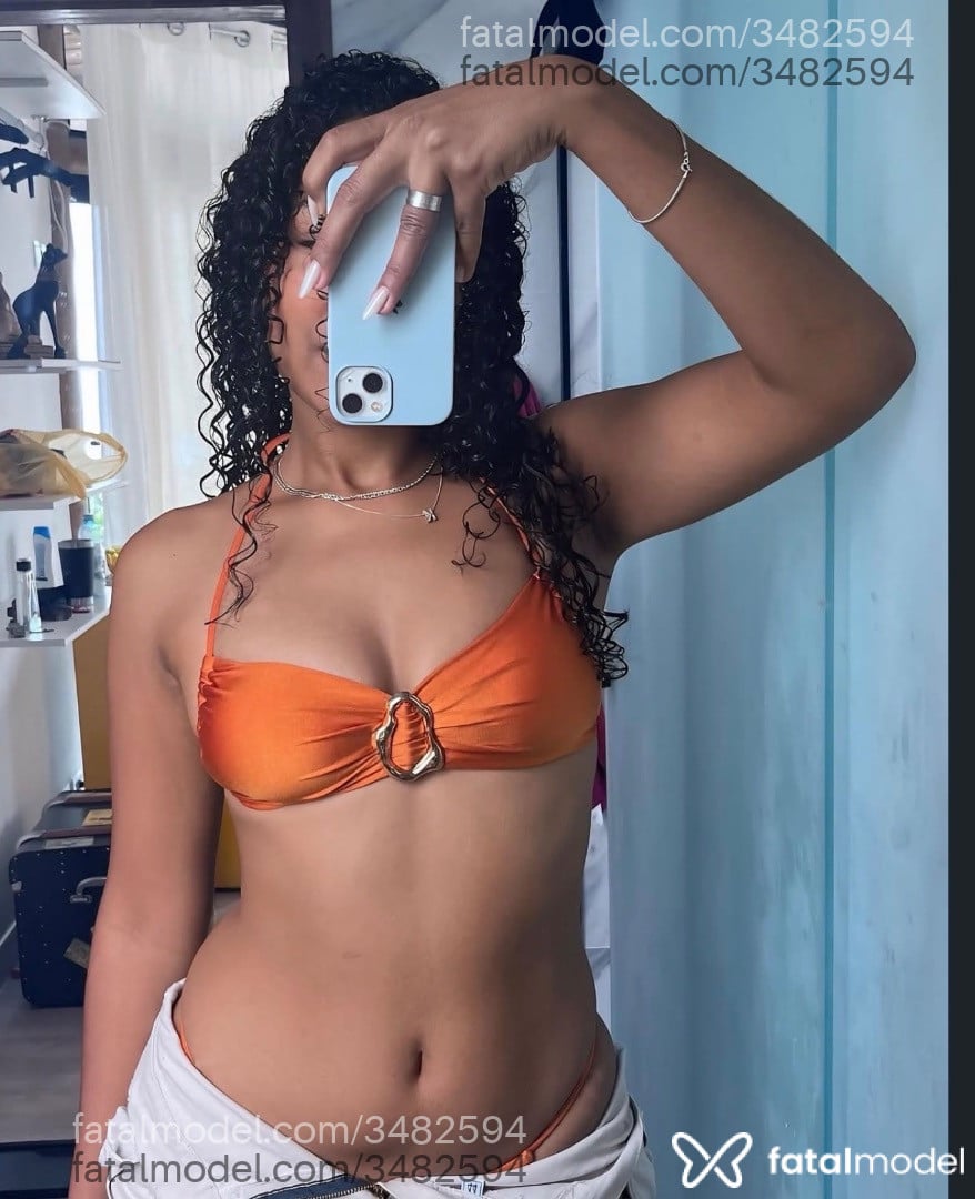 Acompanhante mulher morena (o) de olhos pretos - Kath Magalhães
