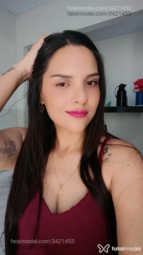 Acompanhante mulher com cabelo castanho de olhos castanhos - Arlene