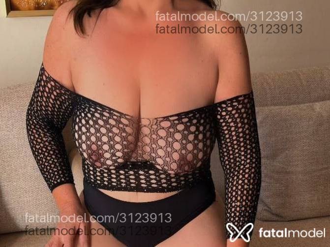 Acompanhante mulher com cabelo castanho de olhos mel - Zara